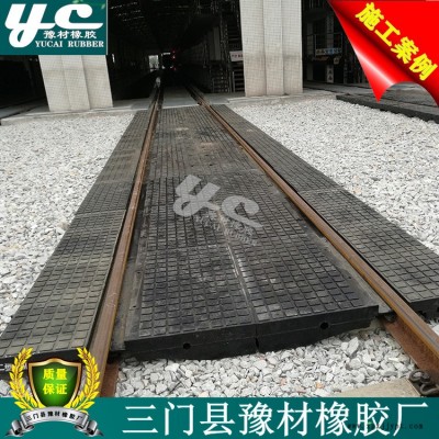 供應鐵路橡膠嵌絲道口板_鐵路橡膠平過道_橡膠板_橡膠道口墊塊