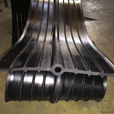 衡水建橋 651型300×8中埋橡膠止水帶、中埋橡膠止水帶生產(chǎn)廠家、 專業(yè)變形縫橡中埋膠止水帶生產(chǎn)廠家