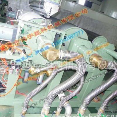 銷(xiāo)售性?xún)r(jià)比的輪胎膠片隔離膜流延機(jī) 擠出機(jī)  CPP/CPE三層共擠流延機(jī)