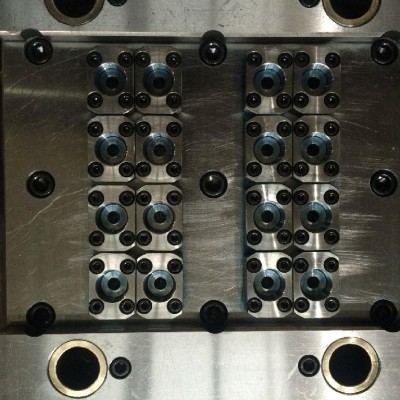 供應浙江黃巖大中小型**塑料模具，300至10000克海天注塑機