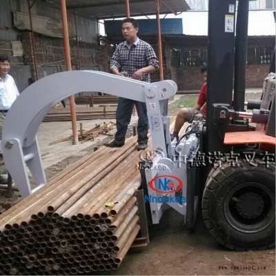 建筑工地建材搬運設備工地建材搬運工具叉車機械手建材搬運叉車夾抱機建筑工地鋼管腳手架搬運叉車抱夾鋼管腳手架裝卸叉車貨叉抱臂